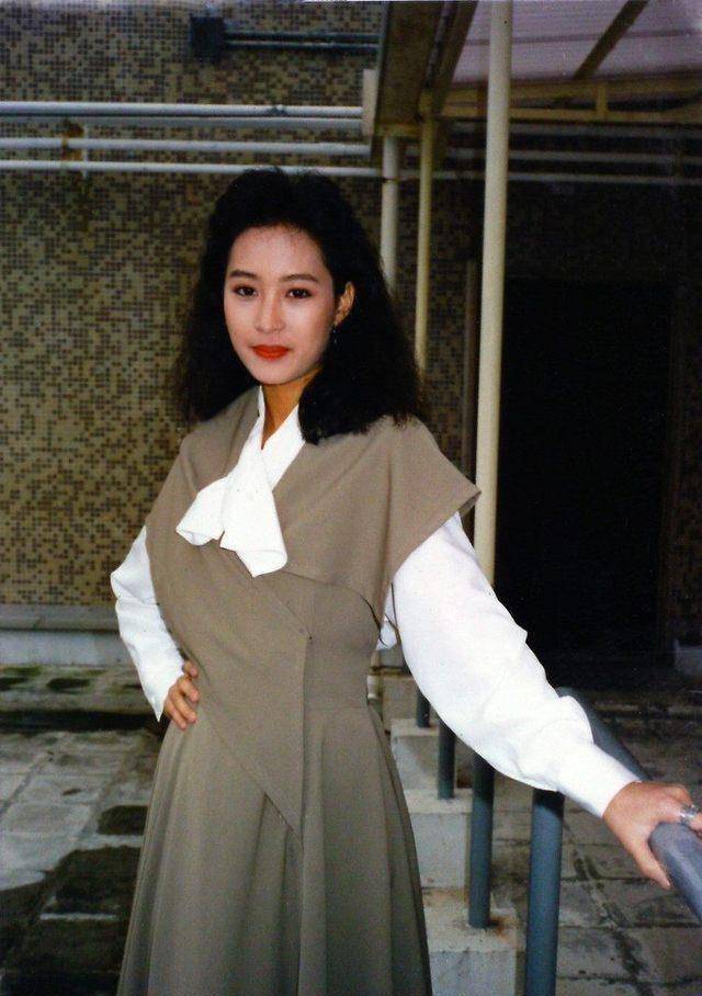 她是tvb的顶梁柱,梁朝伟却将她抛弃投身旧爱,今52岁活的潇洒_黎美娴