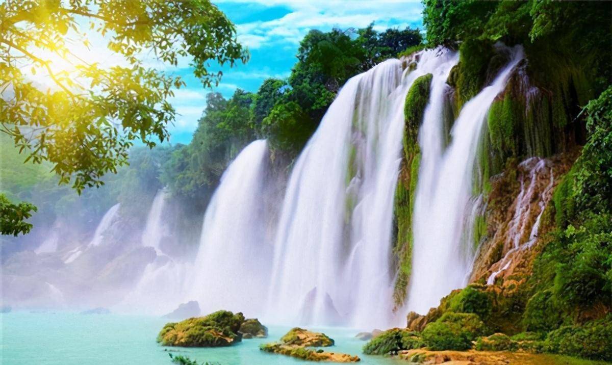 张九龄远望庐山瀑布,写一首五言律诗,忍不住吹了自己的"牛逼"_唐玄宗