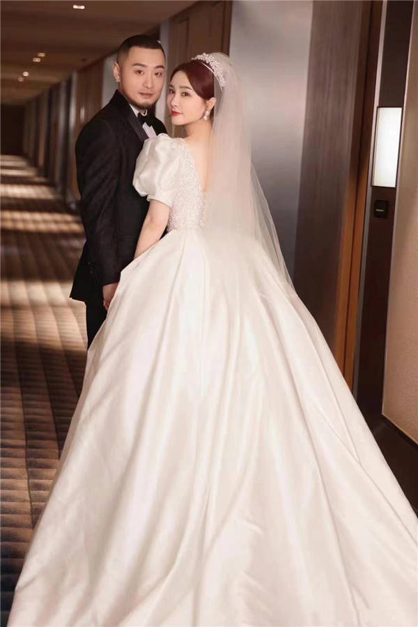 江璟儿是乐华旗下的一名练习生,2018年和孟美岐,吴宣仪等参加了选秀