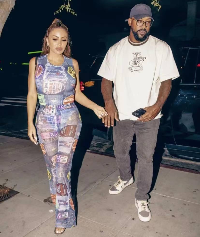 皮蓬前妻开启泳装秀,49岁腰臀比夸张,叫板卡戴珊,乔丹儿子最爱_拉尔萨