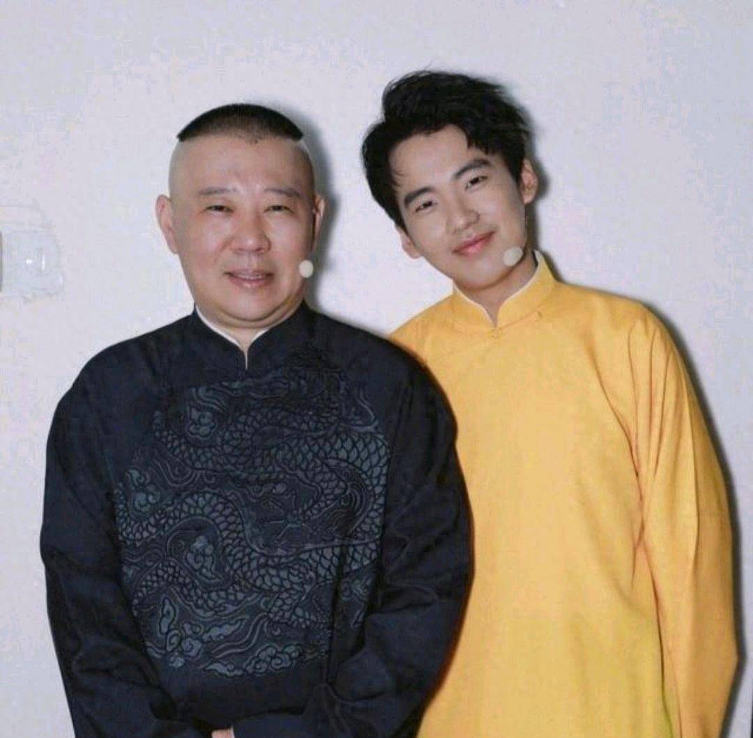 郭麒麟终于如愿奔赴亲妈怀抱,今德云社无人继承,郭德纲悔不当初_相声