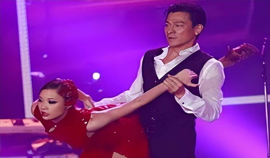 "女王舞伴"赖文慧为了刘德华不惜与男友分手,网友:好感伤_舞蹈_表演