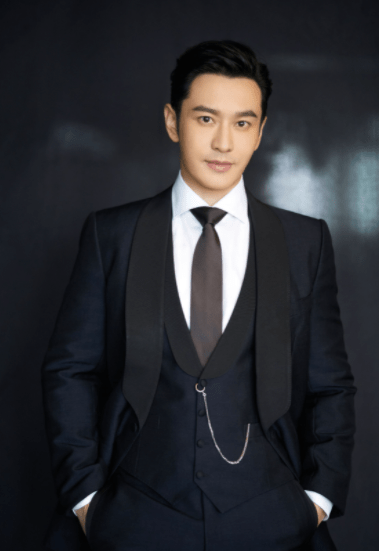 黄晓明晒照庆祝44岁生日,帅气不输小鲜肉,手拿香槟略显疲惫_尹正_照片