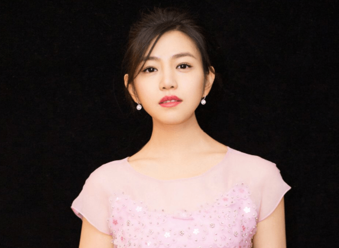 陈妍希与儿子逛书店,5岁小星星身高成焦点,明星基因都这么强吗_陈晓