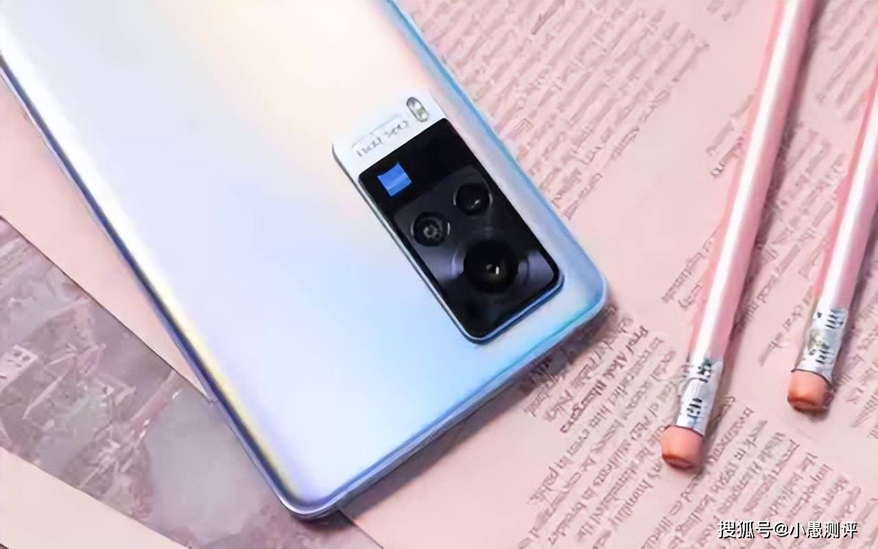 在性能方面,vivo x60 pro搭载了三星 exynos 1080处理器,拥有更强大的