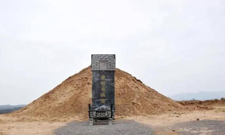 2003年陕西翻修女娲庙,大殿下面竟挖出女娲墓碑,女娲真有其人?