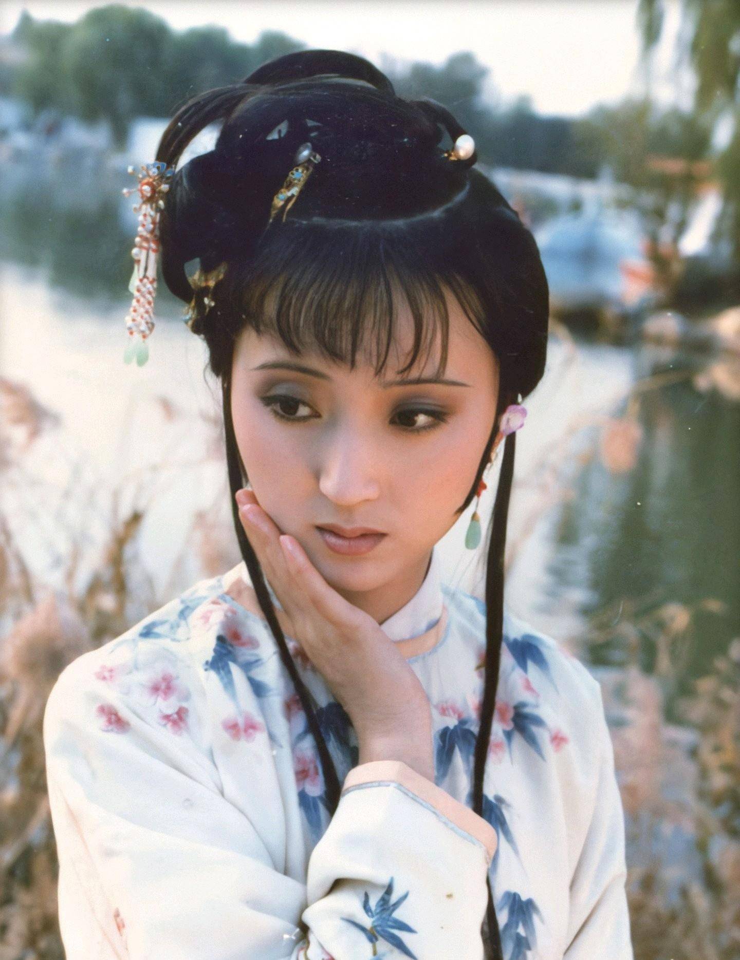 陈晓旭,87版电视剧《红楼梦》中林黛玉的扮演者.