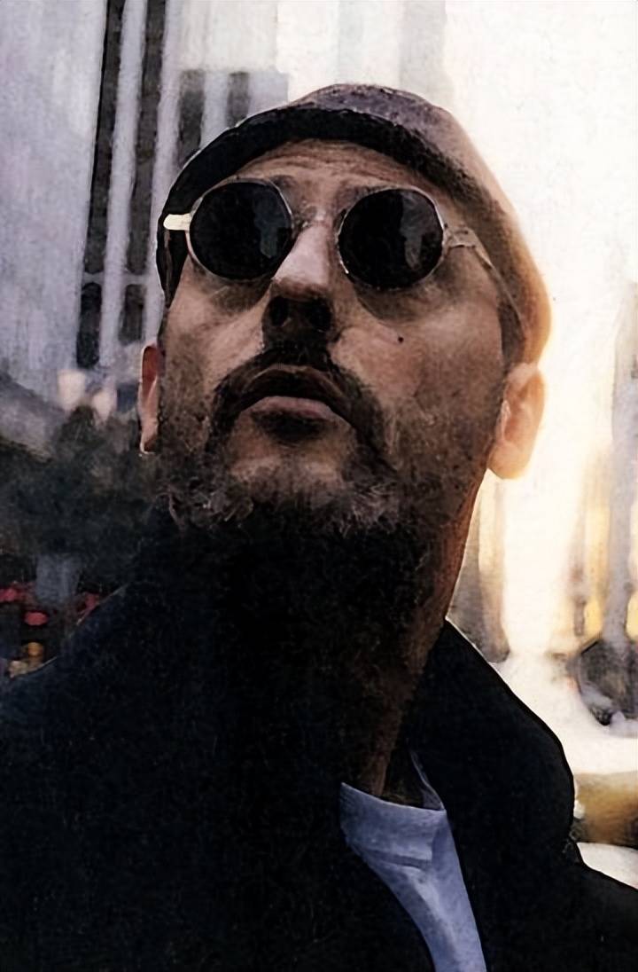 电影《这个杀手不太冷》,讲述杀手与少女的关系,最好的人性影片