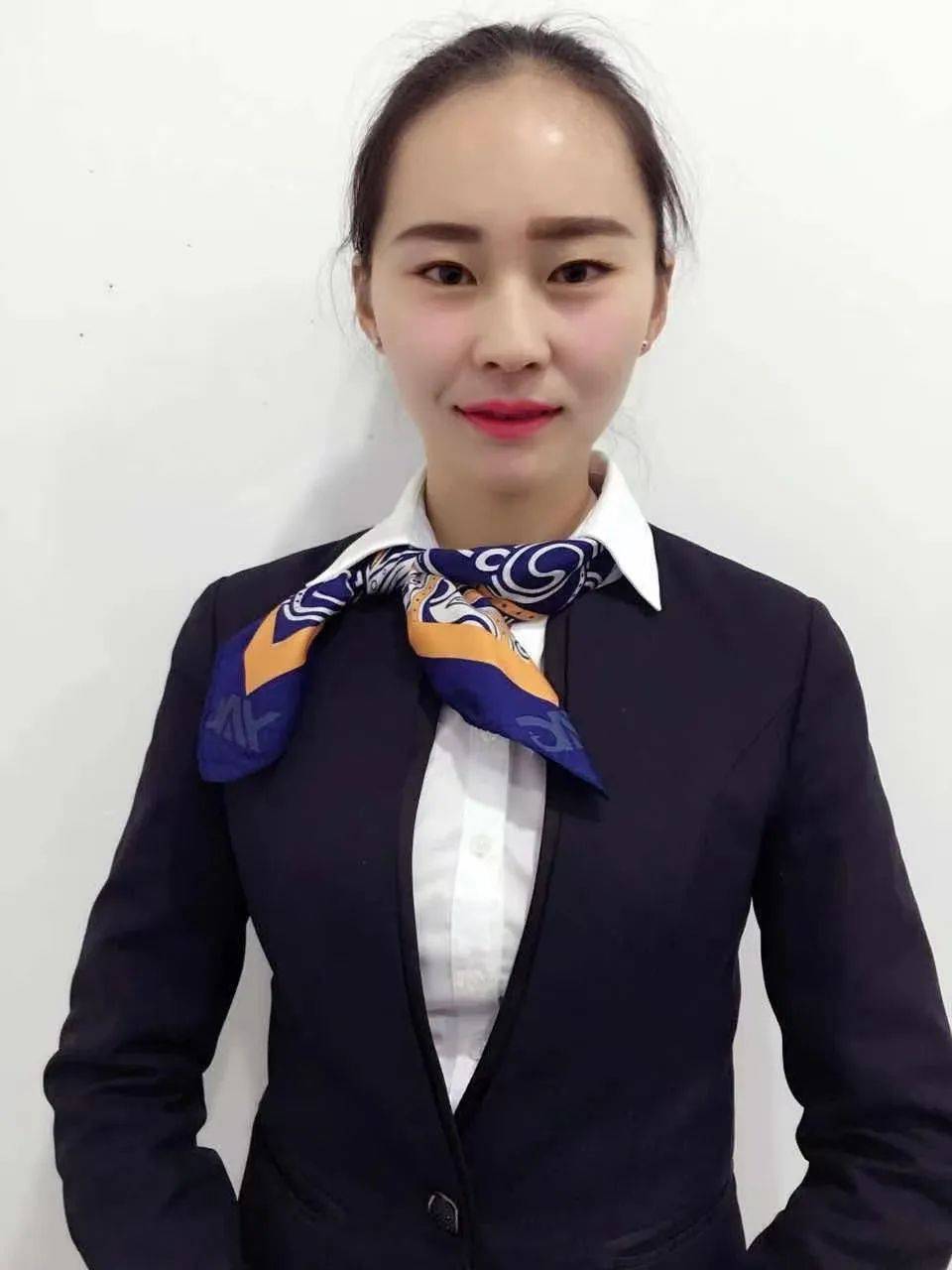 持有证书:民航安检中级证书,民航客运员资格证,秘书资格证,茶艺师资格