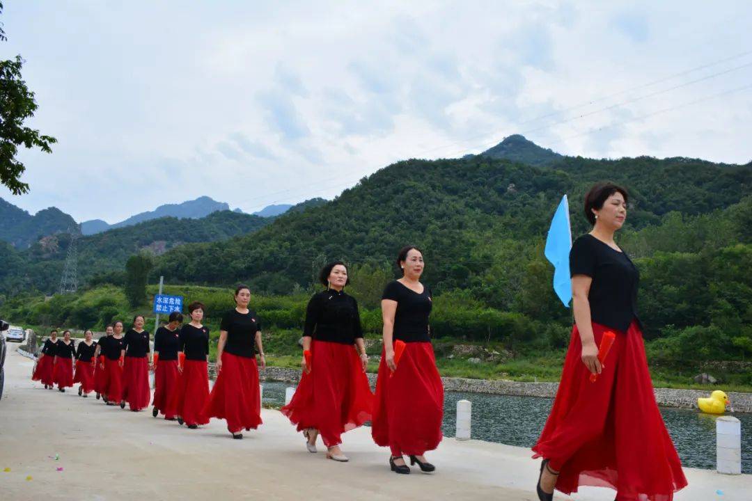 云阳红韵艺术队助兴南召崔庄归园田舍民宿开业仪式_乡村_女性_云阳镇