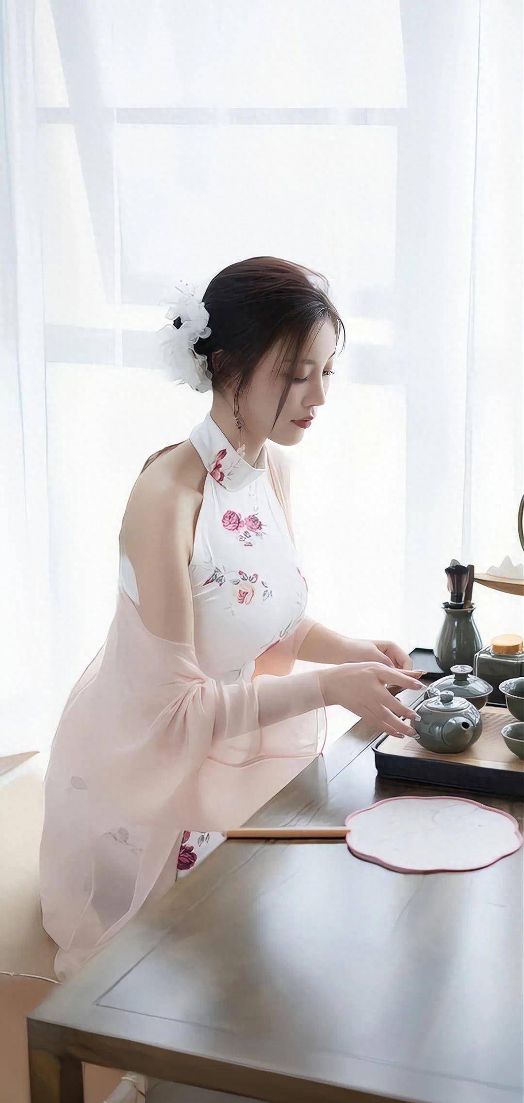 杨晨晨性感旗袍茶道曝光,火辣身材让人浮想联翩!_丝袜_白色_魅力