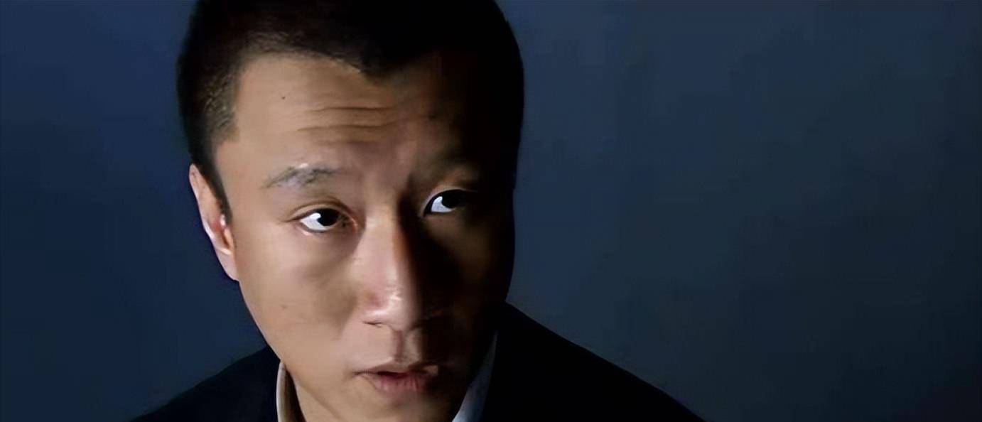 10位演"黑道大哥"的男星,乌鸦哥成经典,吴彦祖:"原来是小瘪三"_形象