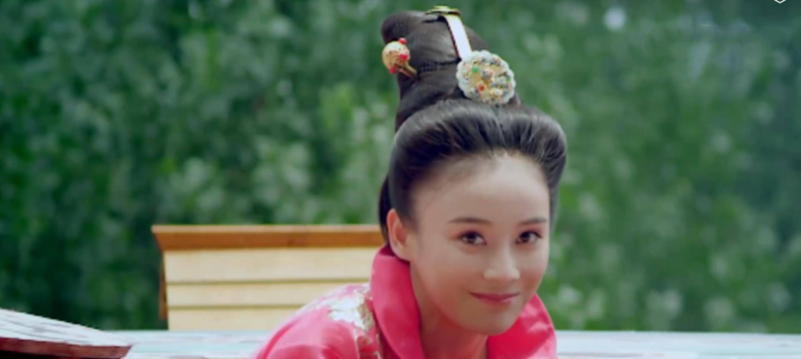 同样是鼓上起舞,把佟丽娅白冰和袁姗姗放在一起,差距就出来了_舞蹈