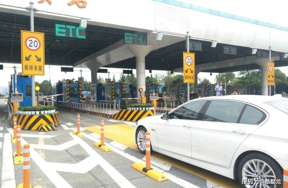 车上没装ETC,却驶入了ETC车道该怎么办?高速行ETC_搜狐汽车_搜狐网