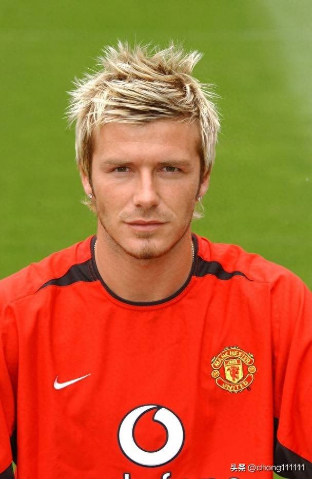 贝克汉姆经典平头被儿子复刻,帅气度没逊色爸爸,连足球天分都遗传