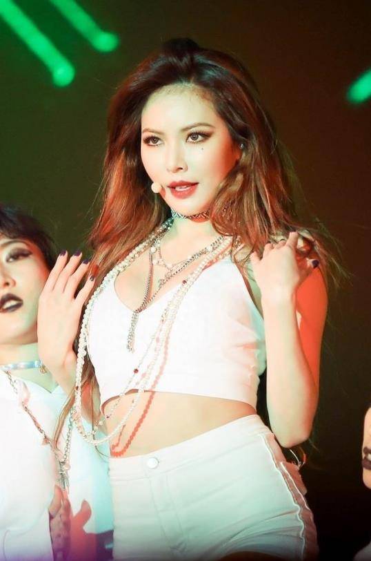 魅力无限金泫雅!时尚不是骚,魅惑不是妖!