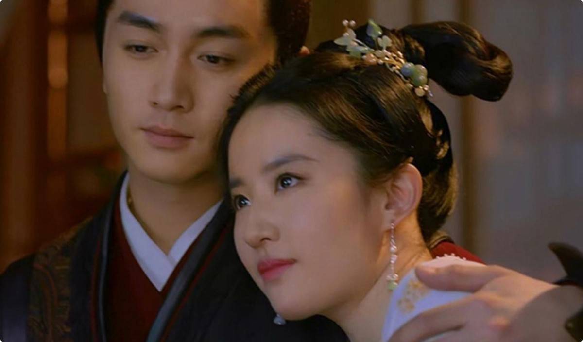 刘亦菲与37岁男星演情侣!