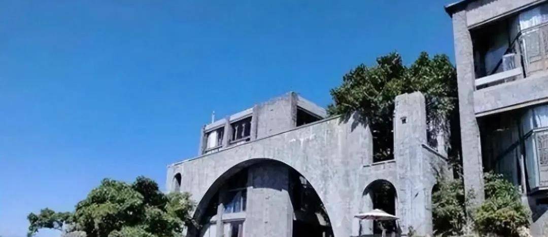 杨丽萍的月亮宫被查封,里面不忍直视!