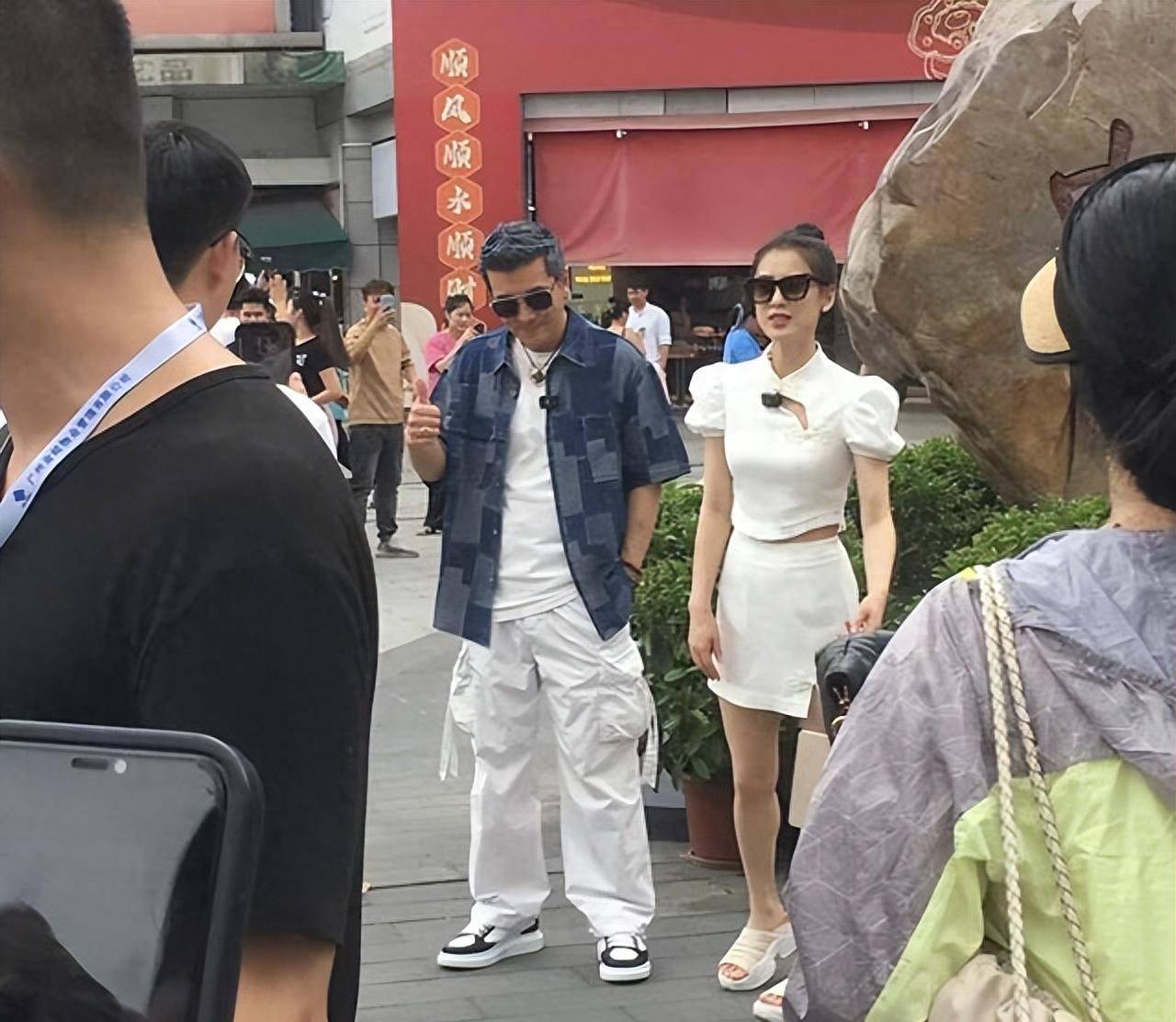 浅看黄圣依"甜系简约风"的搭配小妙招_风格_颜色_感觉