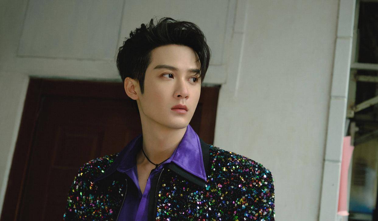 和檀健次搭档的《南锣警探》,和刘学义搭档的《昏