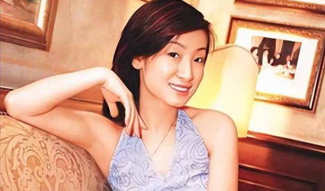 她是章子怡的同班同学,靠演妓女夺影后,如今火遍整个娱乐圈!