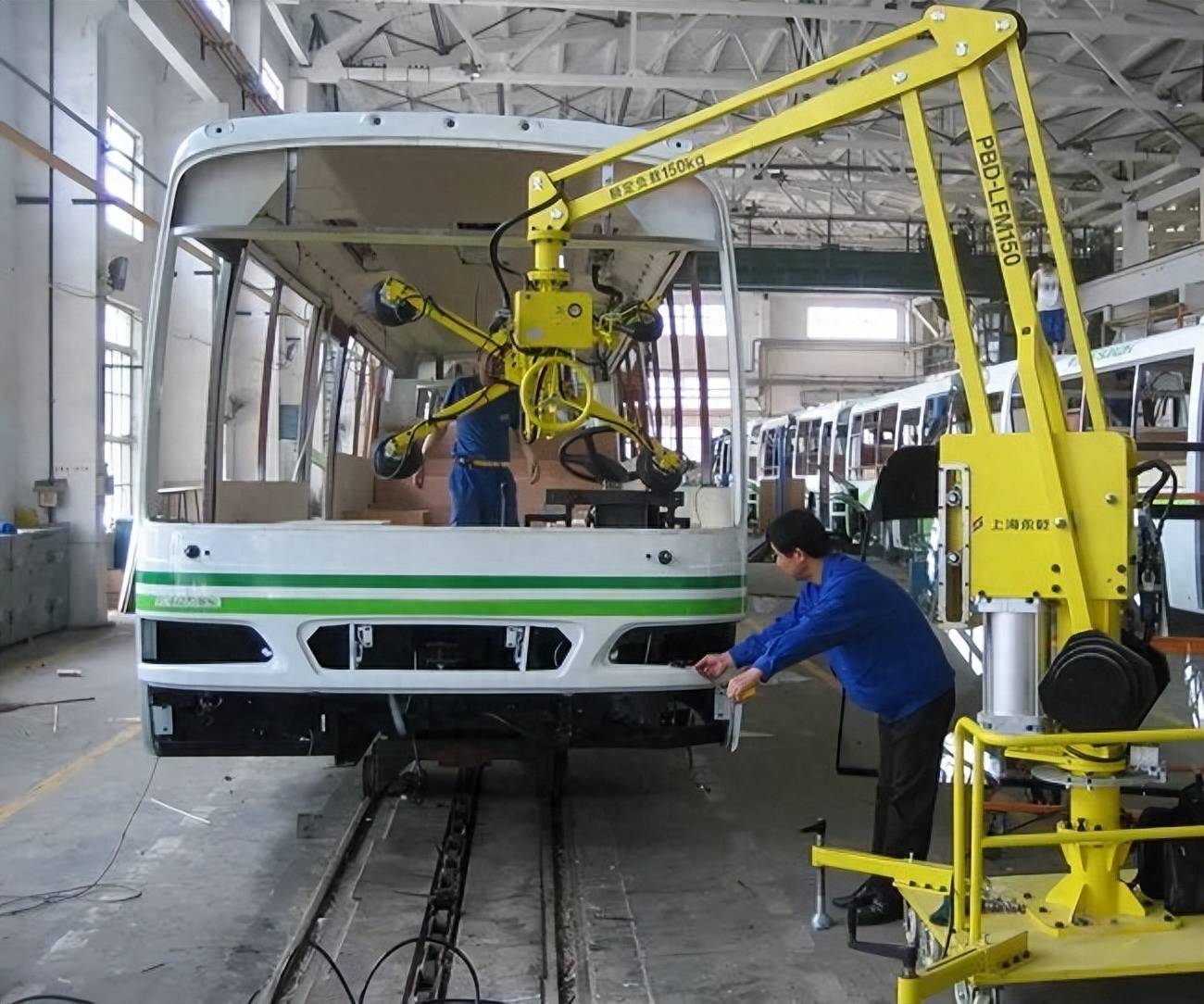 商用车总装之客车风挡玻璃安装机械手