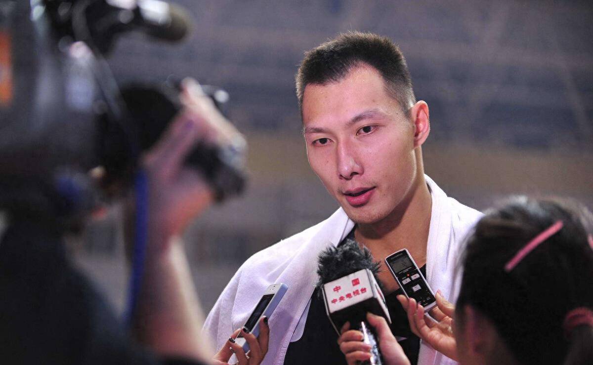 请叫他"易老板"!易建联的人生下半场_篮球_领域_退役