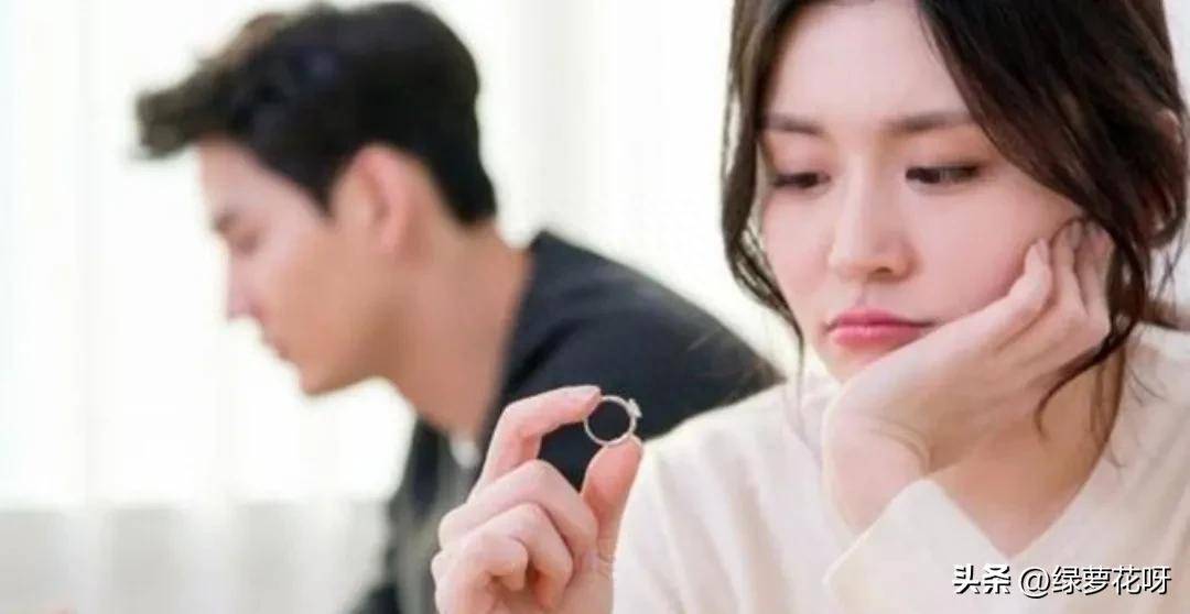 原创            我把工资卡交给我妈，老婆要离婚，丈母娘一番话，老婆给我妈下跪