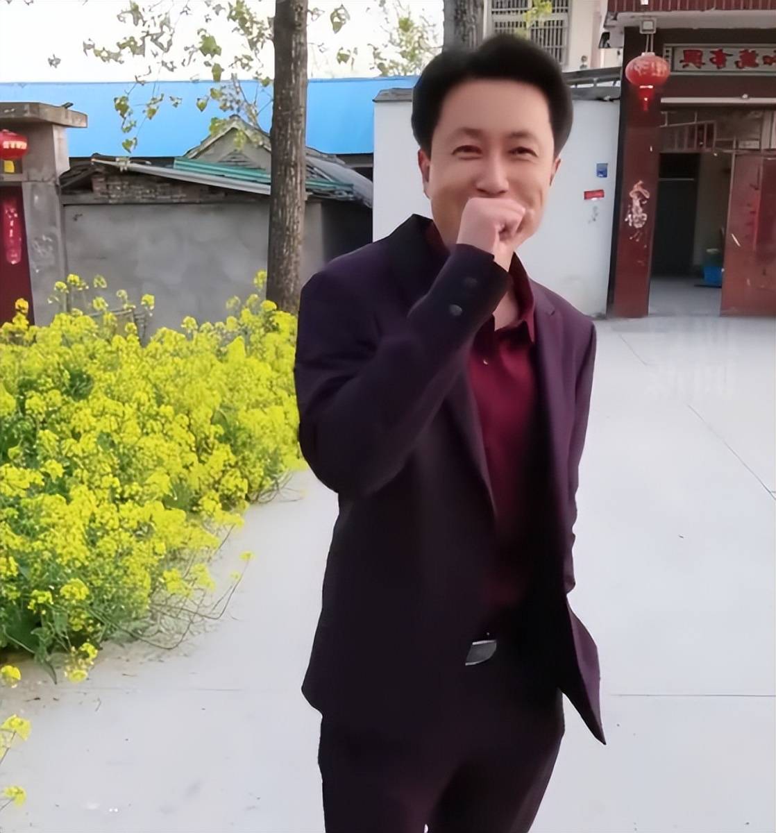 网红秀才被官方点评,真实容貌曝光差距大,曾高喊让粉丝刷医药费_平台