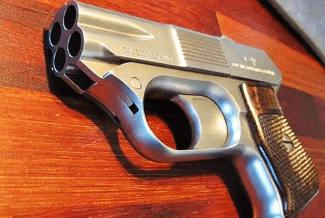 一度风靡欧美的经典名枪 体型袖珍却威力不俗的四管掌心雷_德林杰手枪