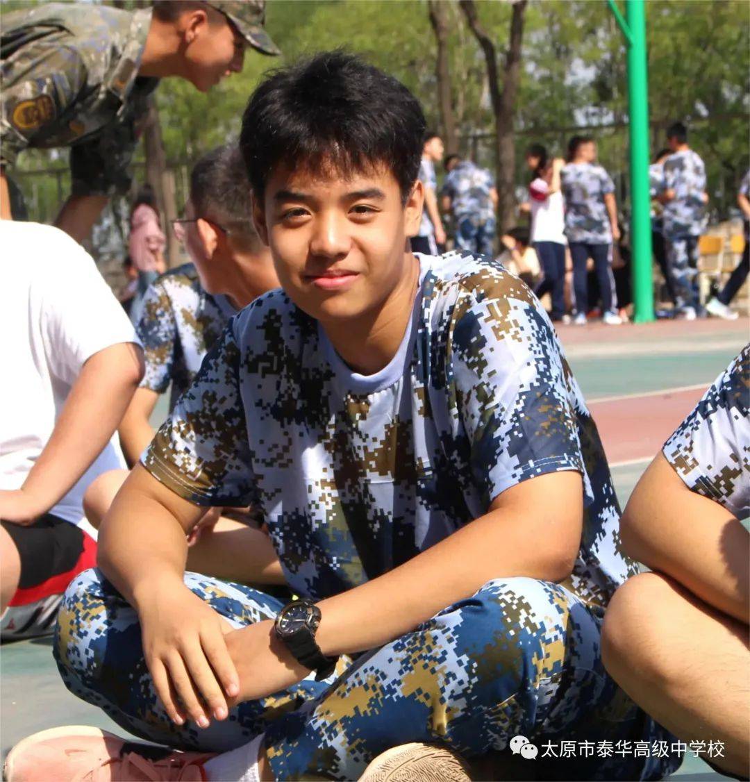 高二军训进行中 | 铮铮铁骨尽显泰华精神 井井有条彰显泰华态度_太原