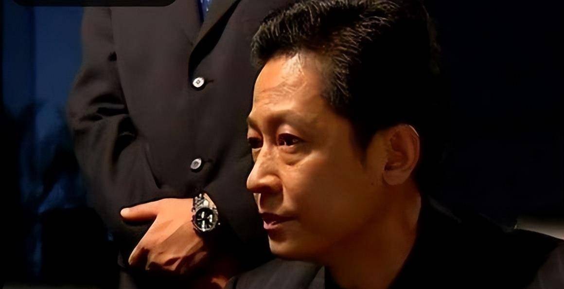 2001年,《黑冰》的导演邀请王志文出演剧中郭小鹏一角.