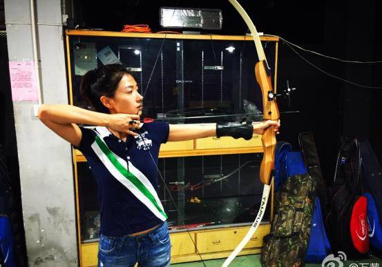 万茜的长相非常清秀,自称万年不红超耿直,生活习惯非常健康_动作_运动