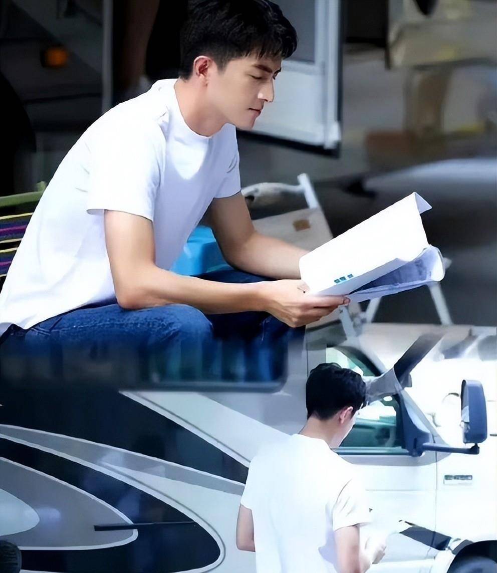 林更新郁闷?在机场吸烟区吸烟?是因为他演的是刘亦菲的前夫吗?