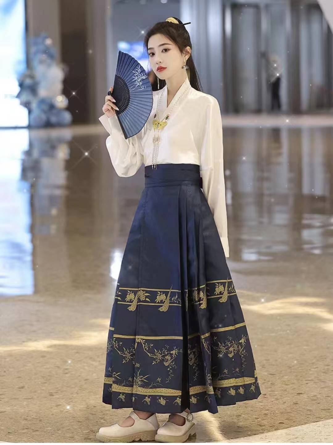 回头率真的高!被穿"马面裙"的上海女生惊艳,怪不得迪奥抄袭_look_衬衫