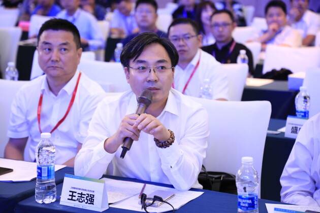 康恒科技总经理王志强与友商交流对话展望垃圾焚烧发电设备的未来