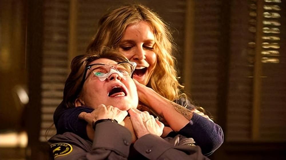 《红房子》暗示恐惧对人性的影响,给观众更深层次的体验和共鸣_电影