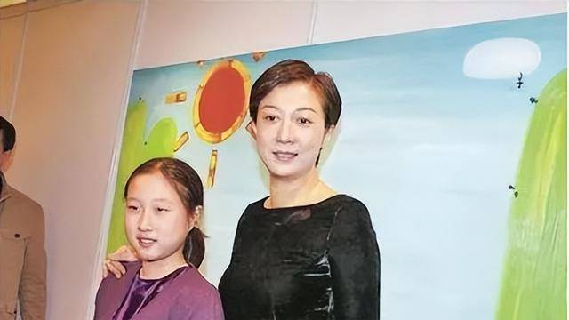 吴绮莉的报复:生女22年,成龙不认,三人恩怨越积越深_香港_赵文卓