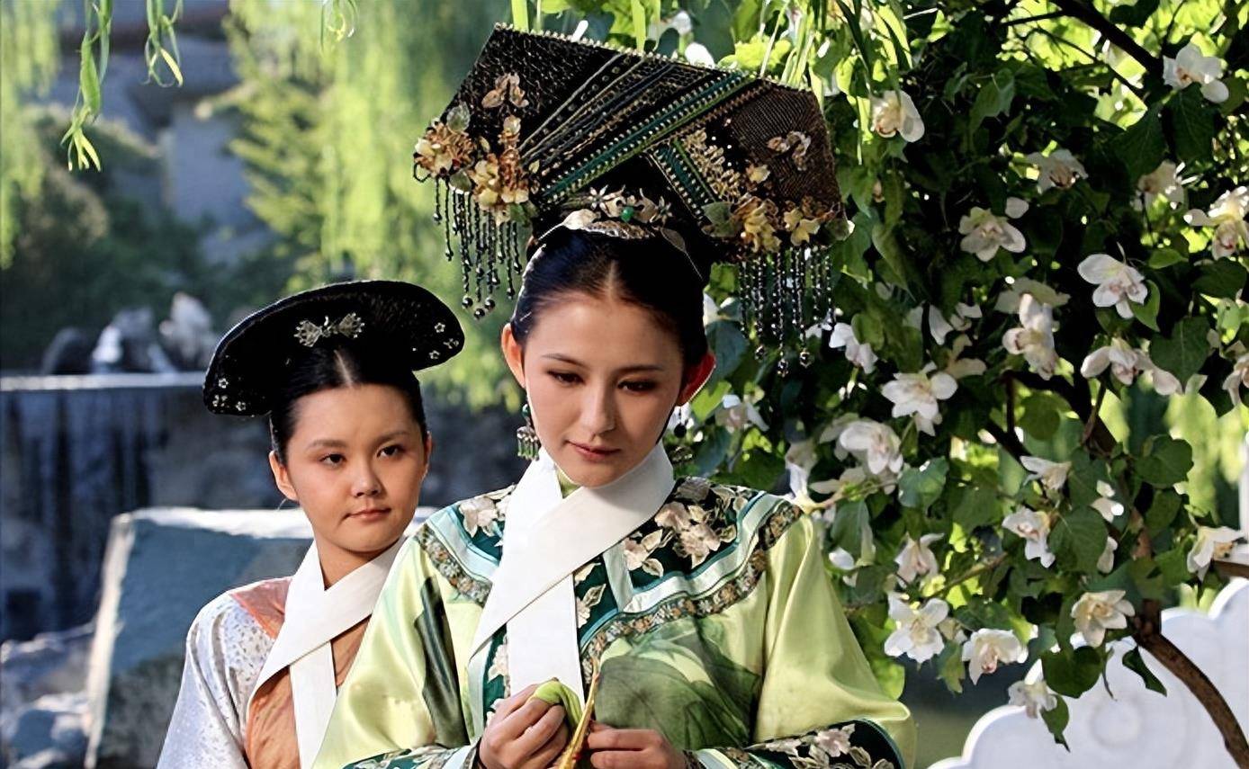 "顶流大花"迪丽热巴的感情扑朔迷离,绯闻不少,就是没遇见真爱_佟丽娅