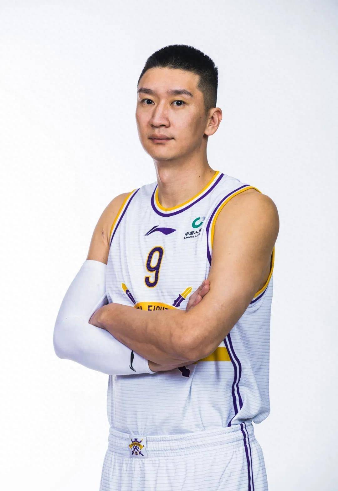 与名模离婚净身出户后,38岁的前男篮国手孙悦,他变了!