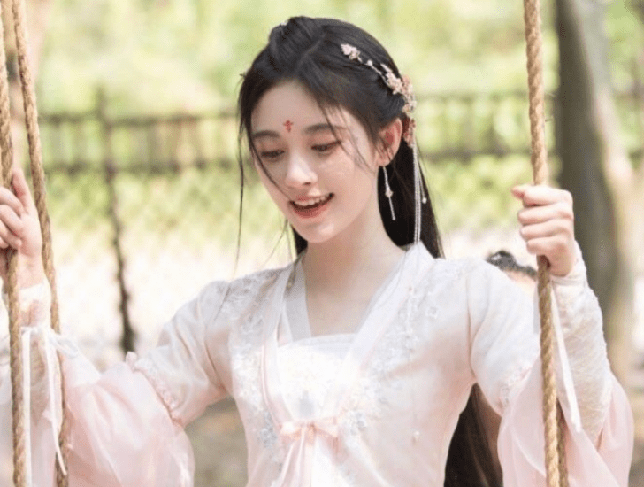 别说沈月不适合当艺人了,换个发型如换脸,瞬间美成鞠婧祎_长发_身高