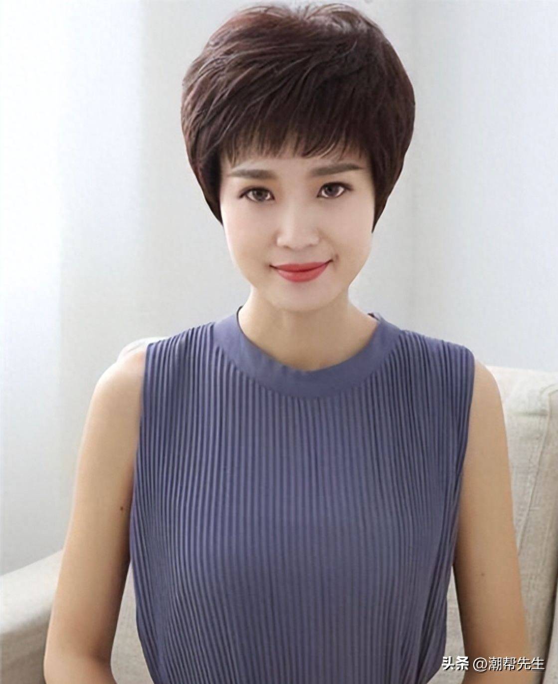 女人到了50岁这4种假减龄真显老发型要避开太影响气质