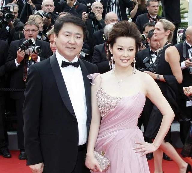 当年那个演不了农村人的金巧巧,为何成单身母亲,被人嫌弃!