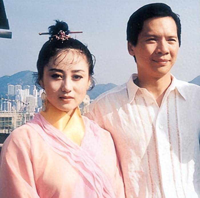 利智说:咱们两个女儿都挺奇怪的,长得既不像你又不像我_黄秋燕_爱情