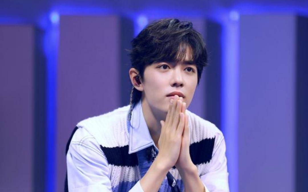 尹正怒拍私生饭手机后,肖战也忍无可忍,站姐,粉丝与它差别在哪?