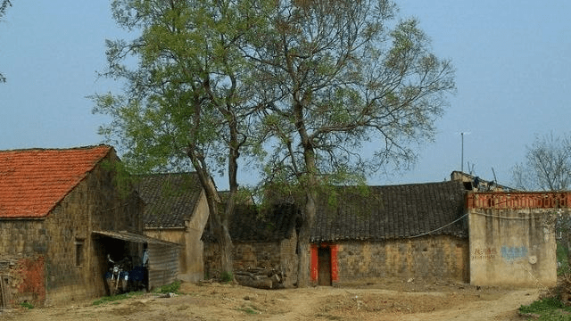 "大房门前小破屋,三年一场哭"这句农村老话啥意思?有道理吗?