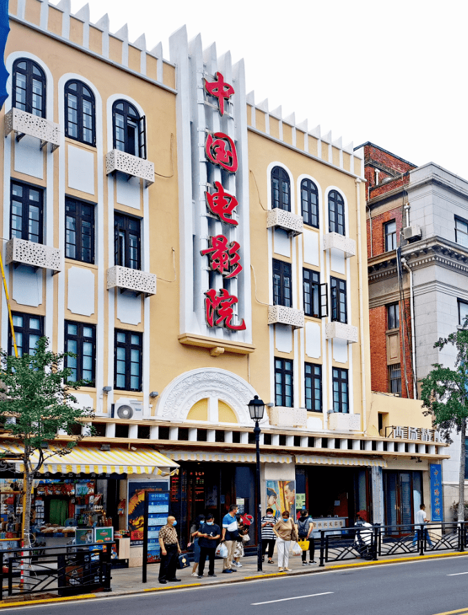 在百年电影院里喝咖啡市南老城区打卡游又有新玩法啦!