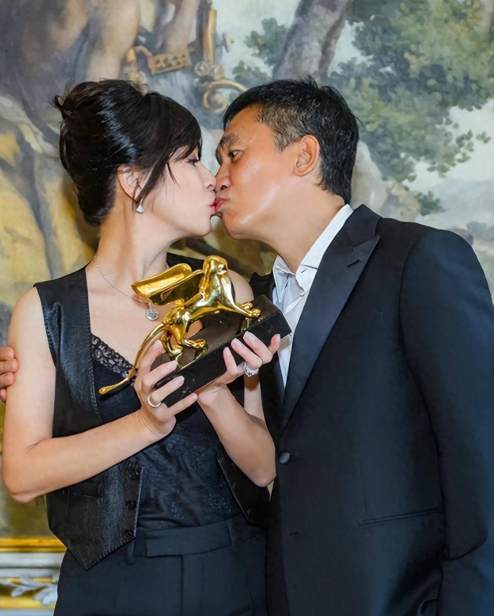 吴京3亿占榜首那英在列_刘嘉玲_阿玛尼_事件