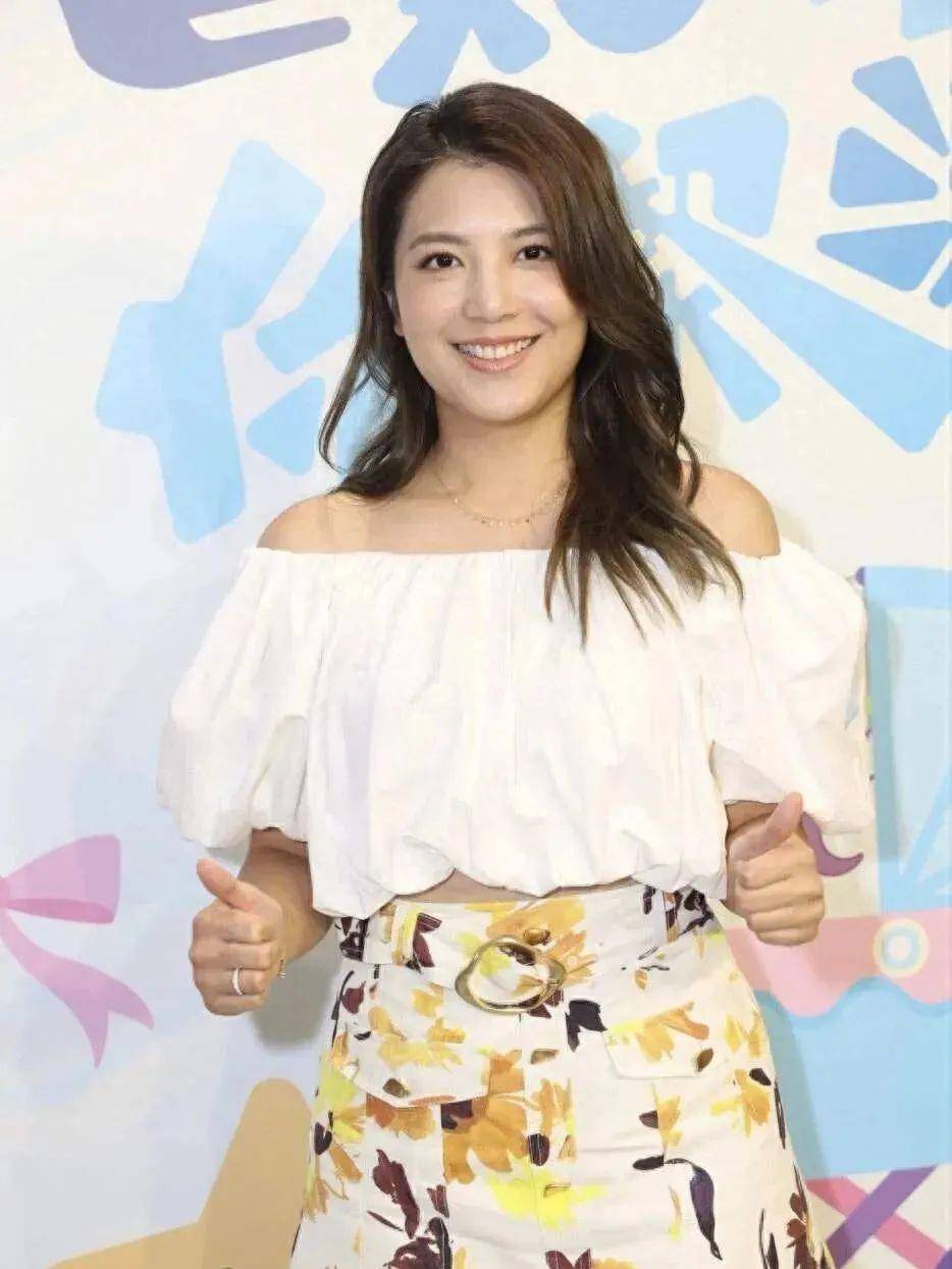 46岁tvb男星爱妻突然略显发胖,腹部孕味十足,被质疑成功追二胎_单文柔