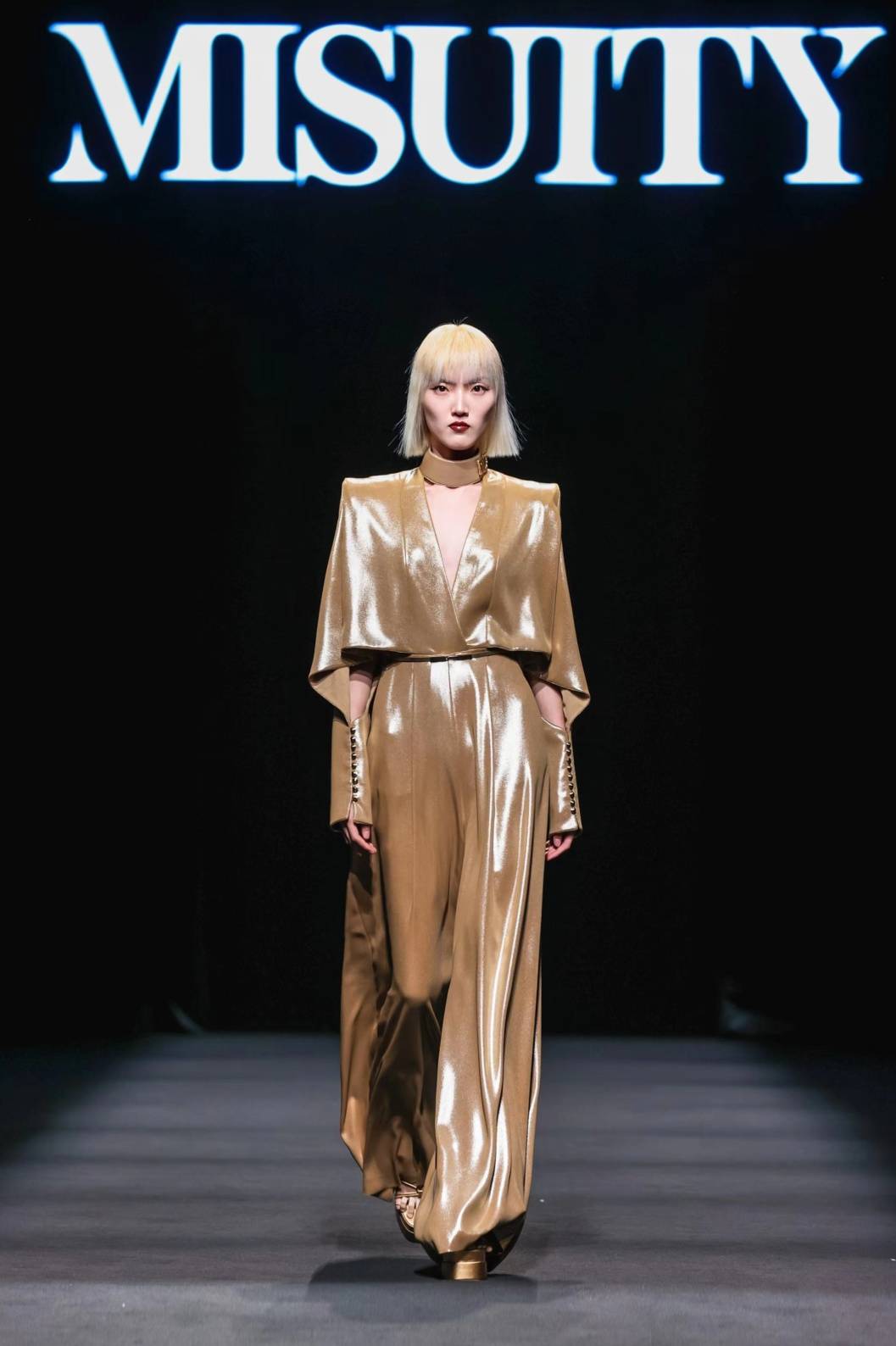 day1 秀场直击 misuity米休缇·【见己】ss24中国国际时装周开幕大秀